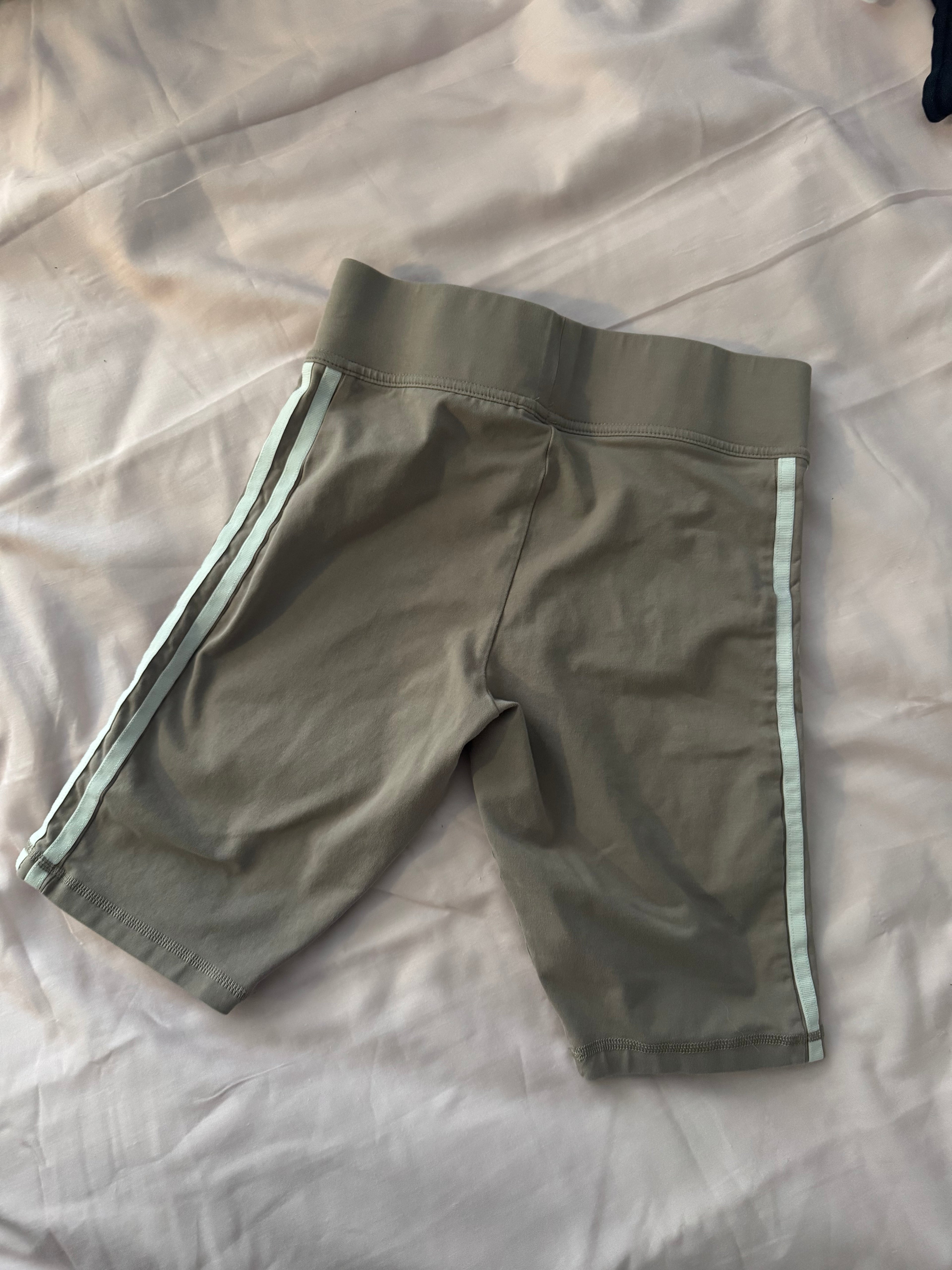 ADIDAS SHORT SIZE S