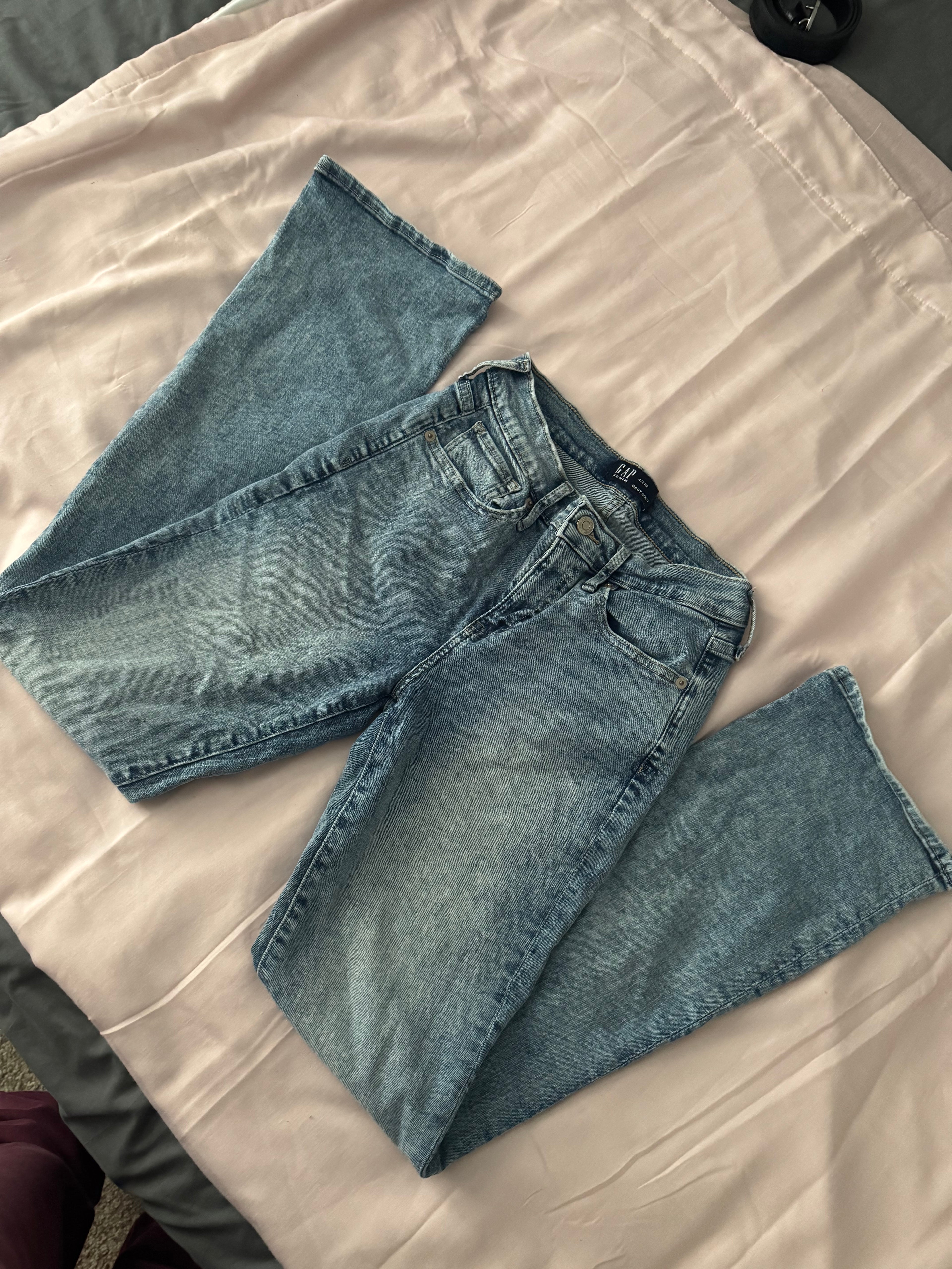 GAP JEANS SIZE 27