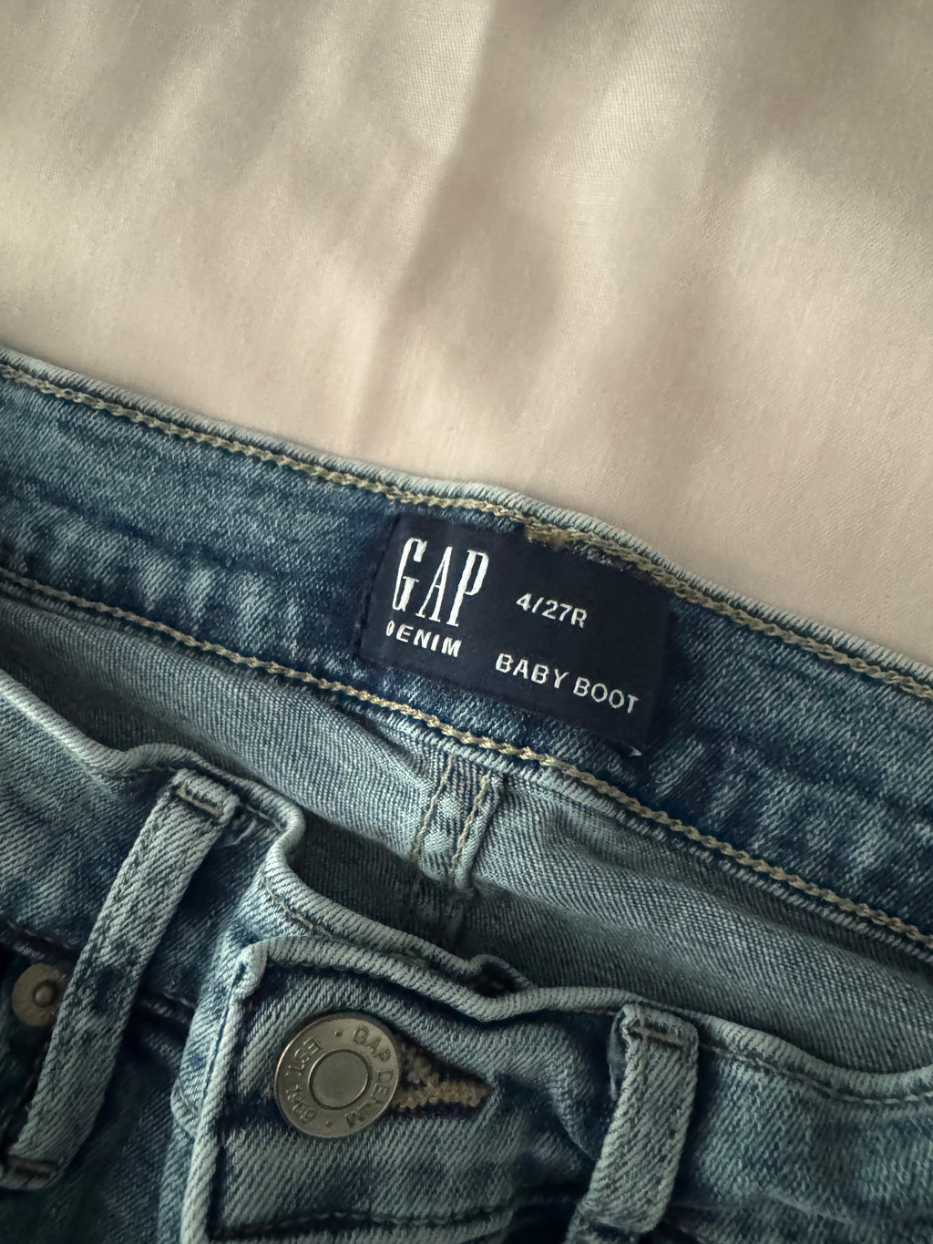 GAP JEANS SIZE 27