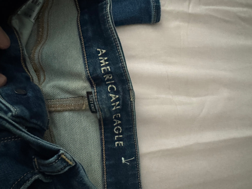 AMERICAN EAGLE SIZE 6