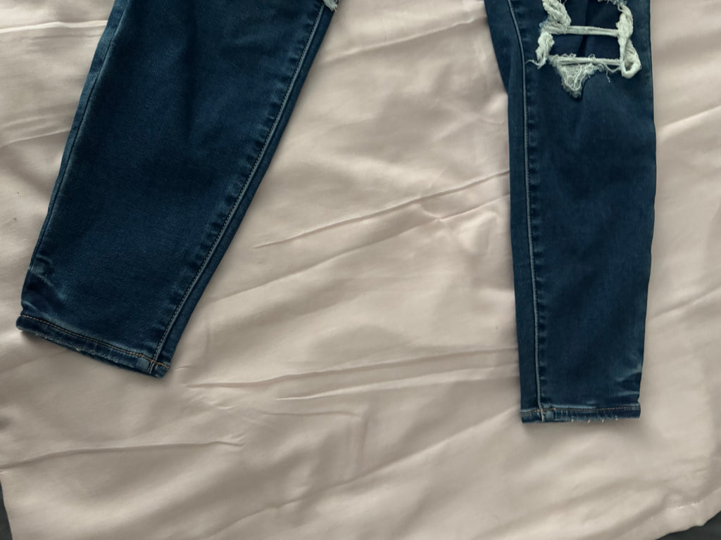 AMERICAN EAGLE SIZE 6